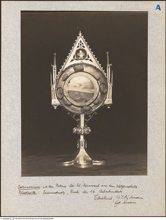 Vorderseite von Cleveland Museum of Art [https://www.deutsche-digitale-bibliothek.de/content/lizenzen/rv-ez/] Reliquiar aus dem Welfenschatz - Rückseite, bh016696_recto. Foto.