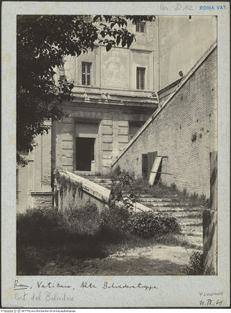 Vorderseite von Bibliotheca Hertziana [https://www.deutsche-digitale-bibliothek.de/content/lizenzen/rv-fz/] BelvedereBibliothekshof - Westtrakt mit Bramantes Rampe, bh017432_recto. Foto: Lindner, Paul.