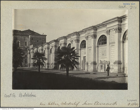 Vorderseite von Bibliotheca Hertziana [https://www.deutsche-digitale-bibliothek.de/content/lizenzen/rv-fz/] Palazzi Vaticani - Museo Chiaramonti, außen, bh017434_recto. Foto: Lindner, Paul.