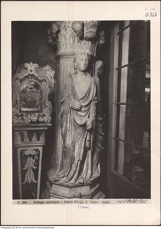 Vorderseite von Moscioni, Rom [https://www.deutsche-digitale-bibliothek.de/content/lizenzen/rv-ez/] Grabmal des Königs Robert I.Untere Hälfte: Karyatiden, Sarkophag und GrabkammerRechter Pfeiler mit Tugenden - Caritas, bh017941_recto. Foto: Moscioni, Romualdo.