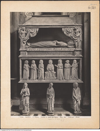 Vorderseite von Alinari [https://www.deutsche-digitale-bibliothek.de/content/lizenzen/rv-ez/] Grabmal der Isabella d'Apia (gest. 1375) - Frontalansicht, bh017953_recto. Foto.