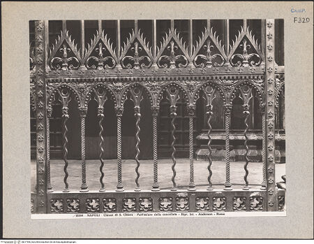 Vorderseite von Alinari [https://www.deutsche-digitale-bibliothek.de/content/lizenzen/rv-ez/] Santa ChiaraHauptfassade (Nordwesten) - Detail, bh017966_recto. Foto.