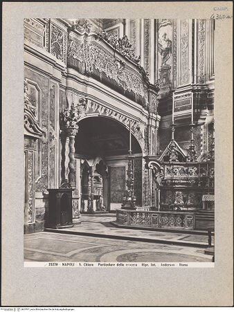 Vorderseite von Alinari [https://www.deutsche-digitale-bibliothek.de/content/lizenzen/rv-ez/] Santa Chiara - Detail: Hauptaltar und linke Kapelle, bh017971_recto. Foto.