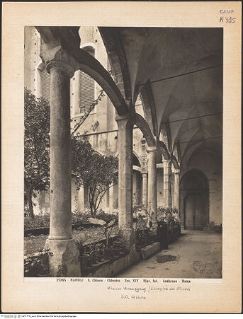 Vorderseite von Alinari [https://www.deutsche-digitale-bibliothek.de/content/lizenzen/rv-ez/] Santa ChiaraKleiner Kreuzgang (Chiostro dei Minori) - Südostliche Galerie, bh017976_recto. Foto.