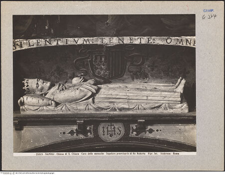 Vorderseite von Alinari [https://www.deutsche-digitale-bibliothek.de/content/lizenzen/rv-ez/] Vorläufiges Grabmal des Königs Robert I. - Gesamtansicht, bh017982_recto. Foto.