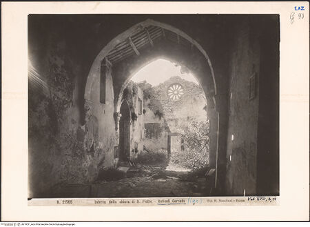 Vorderseite von Archivio Fotografico Musei Vaticani [https://www.deutsche-digitale-bibliothek.de/content/lizenzen/rv-ez/] San Pietro - Blick in Richtung Eingangswand, nach Westen, bh018331_recto. Foto: Moscioni, Romualdo.