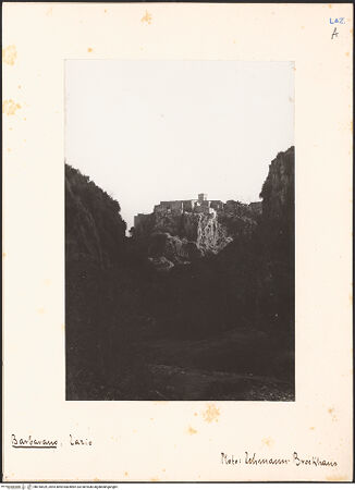 Vorderseite von Bibliotheca Hertziana [https://www.deutsche-digitale-bibliothek.de/content/lizenzen/rv-fz/] Blick aus der Ferne, bh018429_recto. Foto: Lehmann-Brockhaus, Otto.