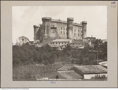 Vorderseite von Alinari [https://www.deutsche-digitale-bibliothek.de/content/lizenzen/rv-fz/] Castello Orsini & Castello Orsini-Odescalchi - Ansicht von Westen, bh018495_recto. Foto.