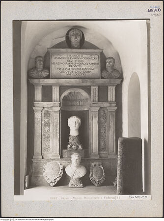 Vorderseite von Vatikan, Monumenti, Musei e Gallerie Pontificie [https://www.deutsche-digitale-bibliothek.de/content/lizenzen/rv-ez/] Skulpturen aus der Porta Capuana (Arco di Federico II) - Gesamtansicht, bh018940_recto. Foto.
