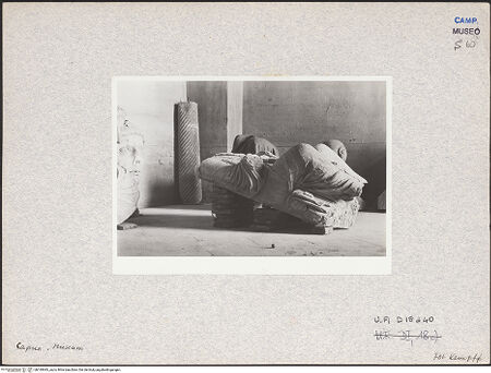 Vorderseite von Bibliotheca Hertziana [https://www.deutsche-digitale-bibliothek.de/content/lizenzen/rv-fz/] Statue Friedrichs II. - Gesamtansicht von links, bh018943_recto. Foto: Kempff, ?.