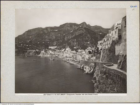Vorderseite von Alinari [https://www.deutsche-digitale-bibliothek.de/content/lizenzen/rv-ez/] Hafen von der Straße zu Atrani, bh018957_recto. Foto.