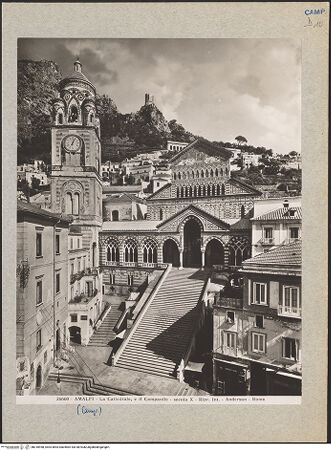 Vorderseite von Alinari [https://www.deutsche-digitale-bibliothek.de/content/lizenzen/rv-ez/] Duomo - Fassade, Portikus und Campanile, bh018958_recto. Foto.