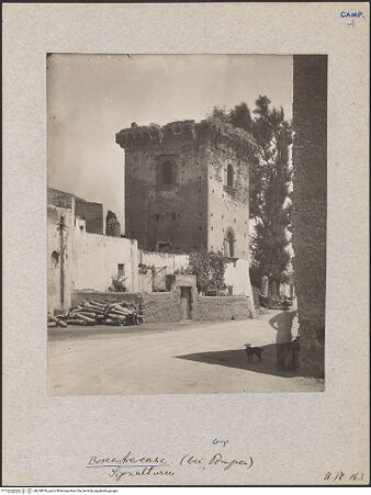 Vorderseite von Bibliotheca Hertziana [https://www.deutsche-digitale-bibliothek.de/content/lizenzen/rv-fz/] Torre di Guardia - Seitenansicht, bh018976_recto. Foto: Lindner, Paul.