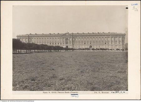 Vorderseite von Moscioni [https://www.deutsche-digitale-bibliothek.de/content/lizenzen/rv-ez/] Palazzo RealeSüdfassade - Gesamtansicht, bh018993_recto. Foto: Moscioni, Romualdo.