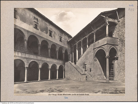 Vorderseite von Alinari [https://www.deutsche-digitale-bibliothek.de/content/lizenzen/rv-ez/] Castello Orsini & Castello Orsini-OdescalchiCortile Principale - Südwest- und Nordflügel, von Süden, bh019001_recto. Foto.