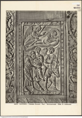 Vorderseite von Alinari [https://www.deutsche-digitale-bibliothek.de/content/lizenzen/rv-ez/] Kathedra des Bischofs MaximianusRückenlehne, Vorderseite: Christus; die Verkündigung; Maria trinkt das Wasser des Gottesurteils; Josephs Traum und die Reise nach Bethlehem; Geburt Christi; Die Anbetung durch die Heiligen Drei Könige; bewohnte Weinrollen, die aus Kantharoi sprießenJosephs Traum und die Reise nach Bethlehem - Gesamtansicht, bh020990_recto. Foto.