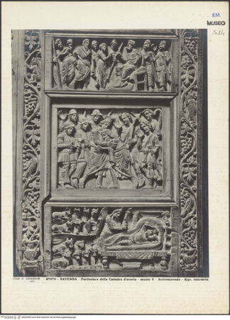 Vorderseite von Alinari [https://www.deutsche-digitale-bibliothek.de/content/lizenzen/rv-ez/] Kathedra des Bischofs MaximianusArmlehne links: Joseph verkündet seinen Brüdern, daß er einen von ihnen als Geisel in Ägypten festhalten will und sucht sich Simeon aus und läßt ihn fesseln; Josephs Brüdern wird Getreide gegeben; Joseph deutet die Träume des Pharao; die Begegnung Jakobs und Josephs in Goschen; der erste Traum des Pharao: sieben fette Kühe werden von fünf mageren Kühen verschlungen - Unterer Teil (Joseph deutet die Träume des Pharao; die Begegnung Jakobs und Josephs in Goschen; der erste Traum des Pharao: sieben fette Kühe werden von fünf mageren Kühen verschlungen), bh020998_recto. Foto.