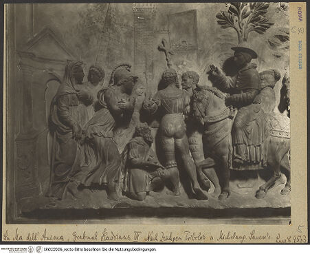 Vorderseite von ICCD [https://www.deutsche-digitale-bibliothek.de/content/lizenzen/rv-ez/] Grabmal für Papst Hadrian VI.Der Einzug Papst Hadrians VI. nach Rom - Detail: linke Hälfte, bh022006_recto. Foto.