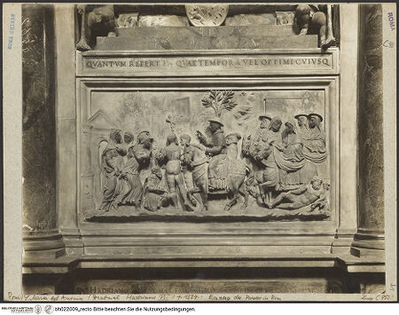 Vorderseite von ICCD [https://www.deutsche-digitale-bibliothek.de/content/lizenzen/rv-ez/] Grabmal für Papst Hadrian VI.Der Einzug Papst Hadrians VI. nach Rom - Gesamtansicht, bh022009_recto. Foto.
