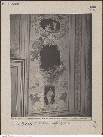 Vorderseite von Archivio Fotografico Musei Vaticani [https://www.deutsche-digitale-bibliothek.de/content/lizenzen/rv-ez/] Innendekoration des Vestibolo degli Specchi - Ausschnitt der Westwand, bh022051_recto. Foto: Moscioni, Romualdo.