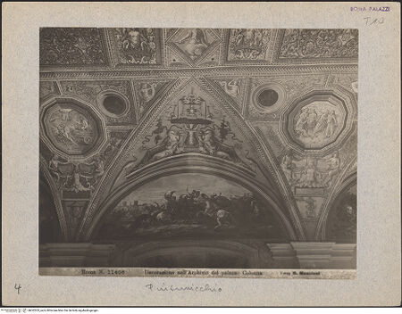 Vorderseite von Biblioteca Apostolica Vaticana [https://www.deutsche-digitale-bibliothek.de/content/lizenzen/rv-ez/] Gewölbedekoration all'anticaBrunnen flankiert von Personifikationen des Nil, Tropaion und Pfaun - Gesamtansicht der Stichkappe, bh022053_recto. Foto: Moscioni, Romualdo.