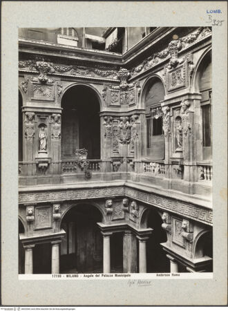 Vorderseite von Alinari [https://www.deutsche-digitale-bibliothek.de/content/lizenzen/rv-ez/] Palazzo Marino - Detail der Dekoration, bh022064_recto. Foto.