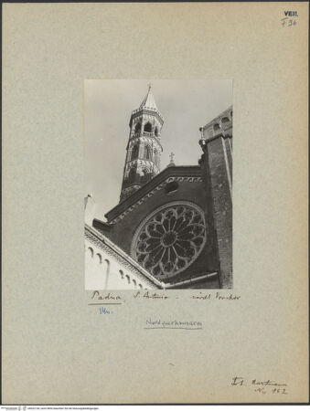 Vorderseite von Hartmann, K. [https://www.deutsche-digitale-bibliothek.de/content/lizenzen/rv-ez/] Sant'AntonioNordseite - Rosenfenster des Nordquerhauses, bh022144_recto. Foto.