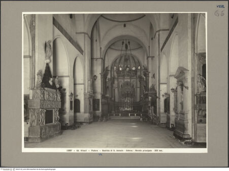 Vorderseite von Alinari [https://www.deutsche-digitale-bibliothek.de/content/lizenzen/rv-ez/] Sant'Antonio - Innenansicht nach dem Altar, bh022145_recto. Foto.