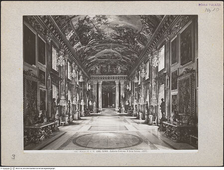 Vorderseite von Alinari [https://www.deutsche-digitale-bibliothek.de/content/lizenzen/rv-ez/] Palazzo ColonnaGalleria ColonnaSala Grande - Raumansicht nach Osten zur Colonna Bellica, bh022160_recto. Foto.