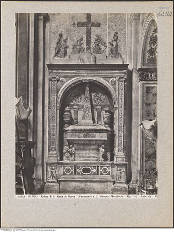 Vorderseite von Alinari [https://www.deutsche-digitale-bibliothek.de/content/lizenzen/rv-ez/] Grabmal des Giovanni Vincenzo Macedonio (gest. 1565) - Gesamtansicht, bh022228_recto. Foto.