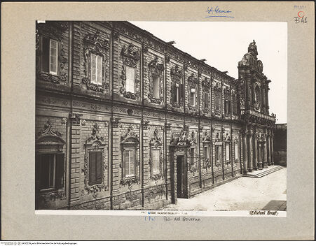 Vorderseite von Alinari [https://www.deutsche-digitale-bibliothek.de/content/lizenzen/rv-ez/] Palazzo del Governo - Fassade, bh022236_recto. Foto.