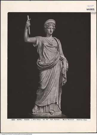 Vorderseite von Alinari [https://www.deutsche-digitale-bibliothek.de/content/lizenzen/rv-ez/] Hera / Juno (sog. Hera Farnese) - Frontalansicht, bh022279_recto. Foto.