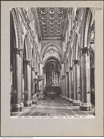 Vorderseite von Alinari [https://www.deutsche-digitale-bibliothek.de/content/lizenzen/rv-ez/] San Domenico Maggiore - Ansicht nach dem Hauptaltar, bh024207_recto. Foto.