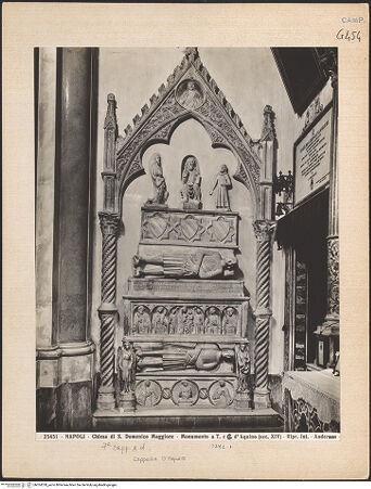 Vorderseite von Alinari [https://www.deutsche-digitale-bibliothek.de/content/lizenzen/rv-ez/] Grabmal für Cristoforo d'Aquino (gest. 1342) und Tommaso d'Aquino (gest. 1357) - Gesamtansicht, bh024320_recto. Foto.