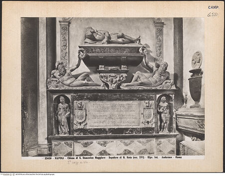 Vorderseite von Alinari [https://www.deutsche-digitale-bibliothek.de/content/lizenzen/rv-ez/] Grabmal des Bernardino Rota (gest. 1575) - Gesamtansicht, bh024344_recto. Foto.