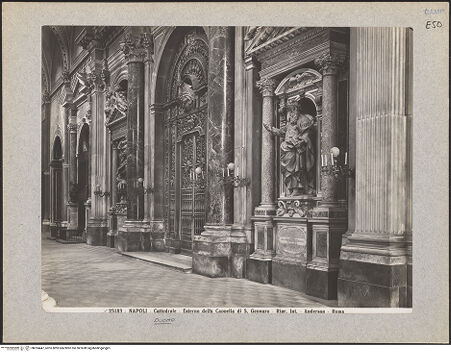 Vorderseite von Alinari [https://www.deutsche-digitale-bibliothek.de/content/lizenzen/rv-ez/] DuomoCappella di San Gennaro - Seitenansicht, bh024447_recto. Foto.