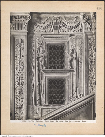 Vorderseite von Alinari [https://www.deutsche-digitale-bibliothek.de/content/lizenzen/rv-ez/] DuomoSuccorpo, Confessione di San Gennaro (Cappella Carafa) - Wandabschnitt über dem Treppengeländer, bh024480_recto. Foto.