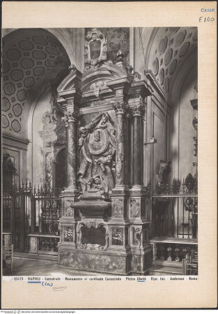 Vorderseite von Alinari [https://www.deutsche-digitale-bibliothek.de/content/lizenzen/rv-ez/] Grabmal des Kardinals Innico Caracciolo (gest. 1685) - Gesamtansicht, bh024540_recto. Foto.