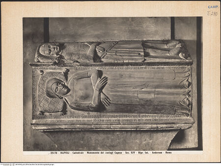 Vorderseite von Alinari [https://www.deutsche-digitale-bibliothek.de/content/lizenzen/rv-ez/] Grabmal des Enrico Capece (gest. 1343) und Berdella Piscicelli (gest. 1360) - Gesamtansicht, bh024549_recto. Foto.