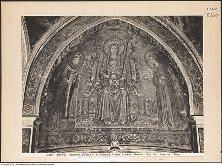 Vorderseite von Alinari [https://www.deutsche-digitale-bibliothek.de/content/lizenzen/rv-ez/] Madonna zwischen den heiligen Januarius und Restituta - Gesamtansicht, bh024558_recto. Foto.