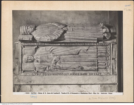 Vorderseite von Alinari [https://www.deutsche-digitale-bibliothek.de/content/lizenzen/rv-ez/] Grabmal des Antonio d'Alessandro und der Maddalena Riccio - Gesamtansicht, bh024568_recto. Foto.