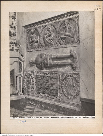 Vorderseite von Alinari [https://www.deutsche-digitale-bibliothek.de/content/lizenzen/rv-ez/] Grabmal des Garzia Cabanilla - Gesamtansicht, bh024582_recto. Foto.