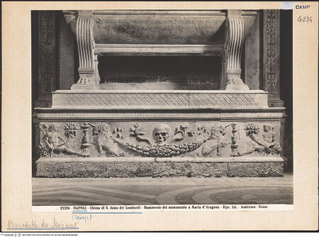 Vorderseite von Alinari [https://www.deutsche-digitale-bibliothek.de/content/lizenzen/rv-ez/] Grabmal der Maria von Aragon (Maria d'Aragona, gest. 1461)Mythologische Figuren und Herkules - Vorderseite, bh024589_recto. Foto.
