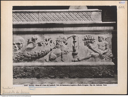 Vorderseite von Alinari [https://www.deutsche-digitale-bibliothek.de/content/lizenzen/rv-ez/] Grabmal der Maria von Aragon (Maria d'Aragona, gest. 1461)Mythologische Figuren und Herkules - Vorderseite rechts, bh024590_recto. Foto.