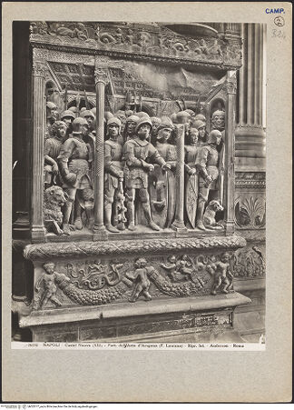 Vorderseite von Alinari [https://www.deutsche-digitale-bibliothek.de/content/lizenzen/rv-ez/] Triumphbogen Alfonsos VAlfons als Anführer der aragonesischen Armee - Gesamtansicht, bh025177_recto. Foto.