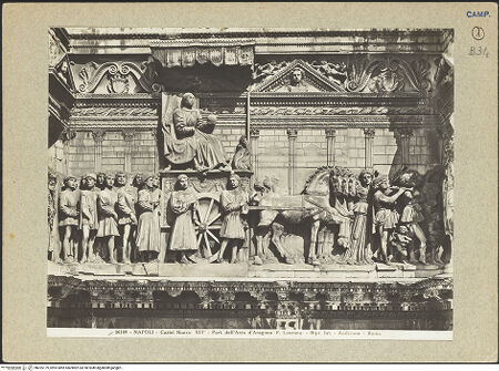 Vorderseite von Alinari [https://www.deutsche-digitale-bibliothek.de/content/lizenzen/rv-ez/] Triumphbogen Alfonsos VTriumphaler Einzug Alfons V. in Neapel - Mittelteil, bh025179_recto. Foto.