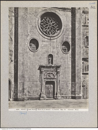 Vorderseite von Alinari [https://www.deutsche-digitale-bibliothek.de/content/lizenzen/rv-ez/] Castel NuovoCappella Palatina - Fassade, bh025263_recto. Foto.