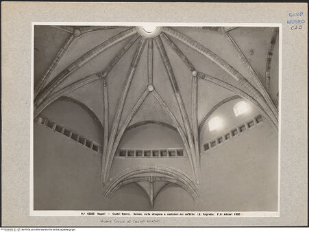 Vorderseite von Alinari [https://www.deutsche-digitale-bibliothek.de/content/lizenzen/rv-ez/] Castel NuovoSala dei Baroni - Gewölbe, bh025266_recto. Foto.