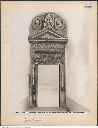 Vorderseite von Alinari [https://www.deutsche-digitale-bibliothek.de/content/lizenzen/rv-ez/] Portale del TrionfoRückseite zum Appartamento Reale mit Schlachtszene - Gesamtansicht, bh025267_recto. Foto.