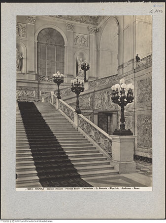 Vorderseite von Alinari [https://www.deutsche-digitale-bibliothek.de/content/lizenzen/rv-ez/] Palazzo RealeScalone d'onore - Detail, bh025283_recto. Foto.